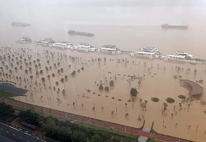 Заради наводненията в Китай: Десетки хиляди евакуирани в провинция Гуандун