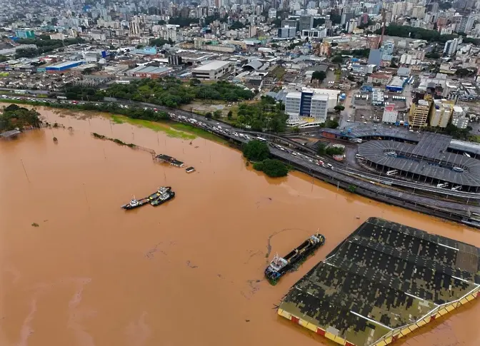 Продължава да расте броят на жертвите на наводненията в Бразилия