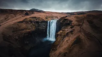 Исландия въвежда туристическа такса, за да защити природата си 