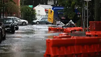 Обявиха извънредно положение в Ню Йорк заради наводнения след силна буря (видео и снимки)
