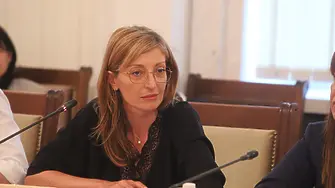 Екатерина Захариева: Чрез промените в Конституцията ще се даде възможност за самостоятелност на съда