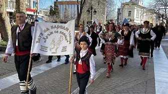 1530 танцьори на „Хайдушка софра“ в Хасково