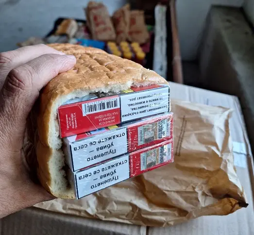 Хванаха контрабандни цигари, скрити в хляб