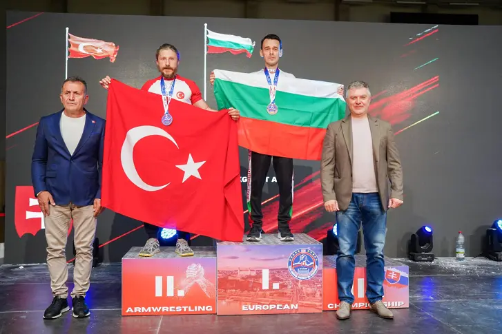 Три медала за отбора на Добрич от Европейското първенство по канадска борба
