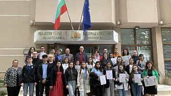 Наградиха сливенски ученици за участие в Европейска олимпиада по статистика