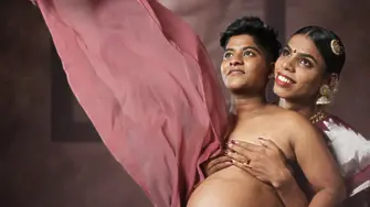 Бременна транссексуална двойка стана хит в социалните мрежи (снимки и видео)