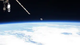 Астероид „убиец на градове“ ще премине между Земята и Луната (снимки)