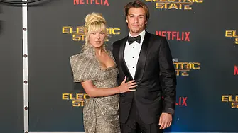 Актрисата от Stranger Things Мили Боби Браун и съпругът ѝ осиновиха дете
