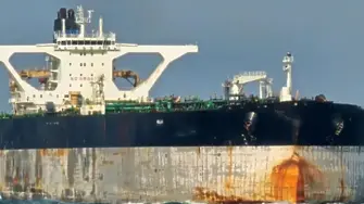 Руска подводница ескортира стар танкер, преследван от бреговата охрана на САЩ