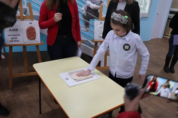 8-годишната Калина е най-четящото дете на русенската библиотека за ...