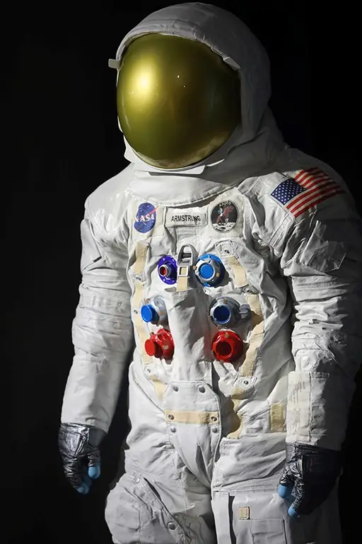 Природонаучният музей в Пловдив показва репликата на лунния астронавтски костюм на Нийл Армстронг