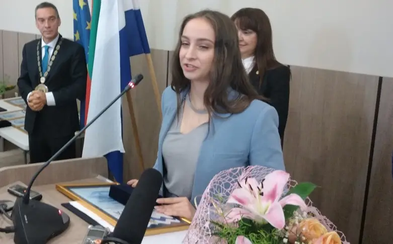 Бургаската гордост Стефани и Мария вече са почетни гражданки