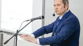 Икономистът: „Епъл“ прави необичаен завой, предлага ремонт на устройства