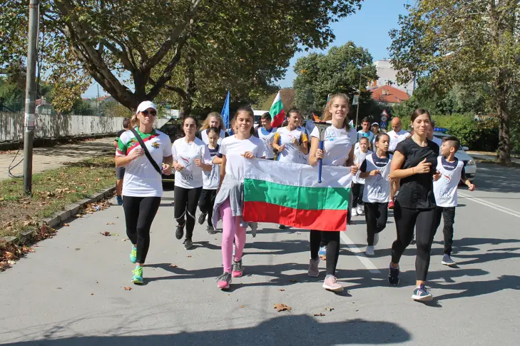 Жителите на Каварна се включиха в Пробега на мира