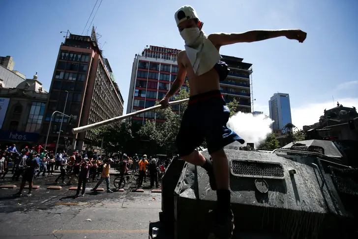 Протестите в Чили продължават, 18 са вече загиналите 