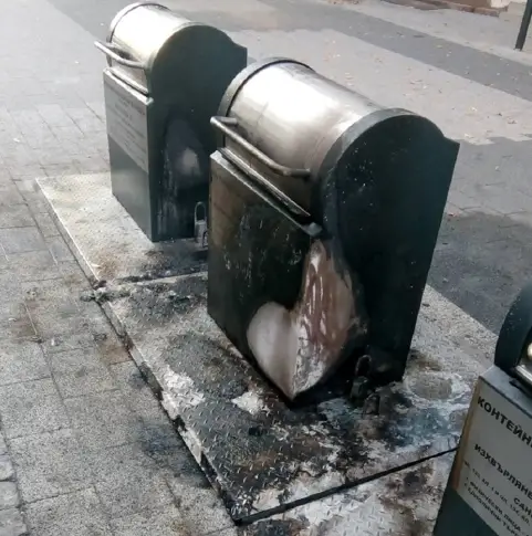 Вандали подпалиха подземните контейнери в центъра на Пловдив