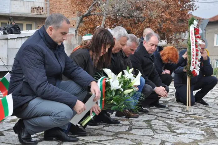 В Разложко се поклониха пред героите на Кресненско-Разложкото въстание