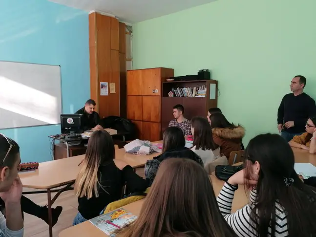 Ученици от СУ "Св. Климен Охридски" проведоха лекция за компютърната сигурност