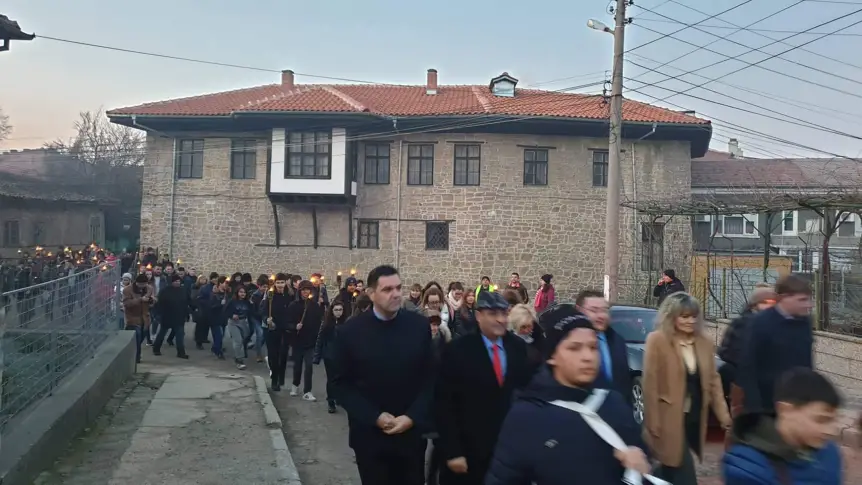 Рекорден брой участници на Богоявление в Пловдив, кръстът бе подарен на дете