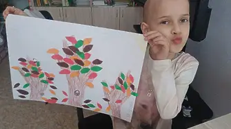Димитровградски творци с изложба за 7-годишната Михаела