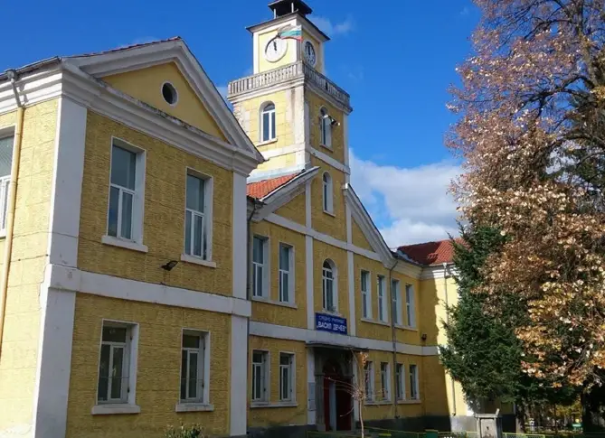 Проблемът със сградата на СУ "Васил Дечев" в Чепеларе е решен, връщат учениците в класните стаи