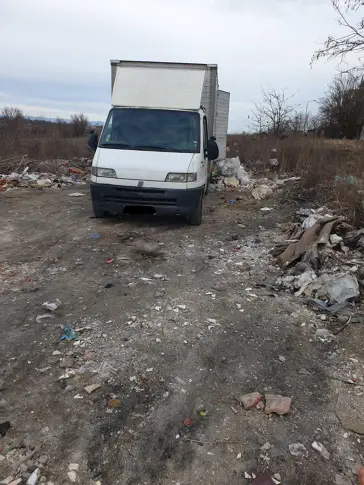 Предотвратиха изхвърлянето на голямо количество боклук до Марица
