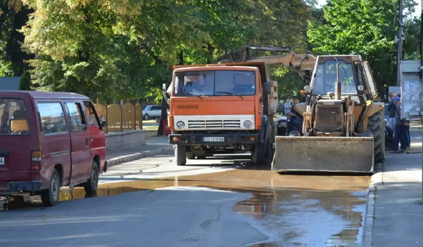 Част от ЖК "Тракия" е без вода заради спукан водопровод