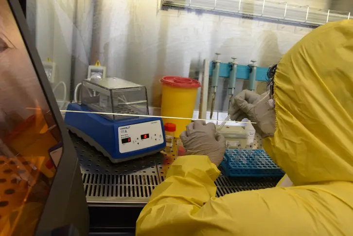 Първата в Северна България лаборатория за PCR изследване за COVID-19 заработи в Плевен/СНИМКИ/