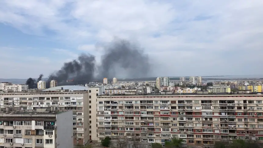 Пожар избухна в складовата база на бургаски магазин за техника