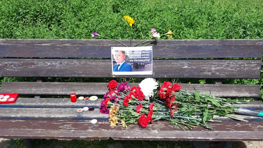 Максимална присъда за убиеца на Милен Цветков поискаха на мълчаливо бдение в Плевен/СНИМКИ/