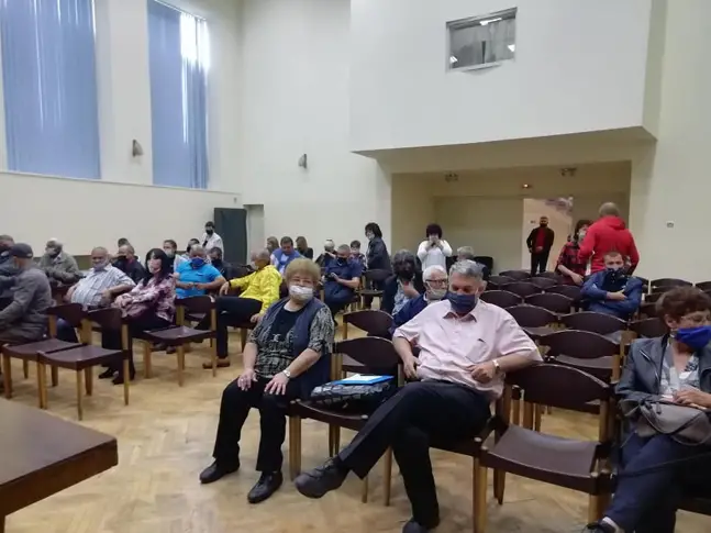 Кметовете и кметските наместници от община Кюстендил обсъдиха предстоящата черешова кампания