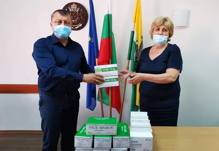 Община Павликени предостави бързи тестове и маски на МБАЛ-Павликени