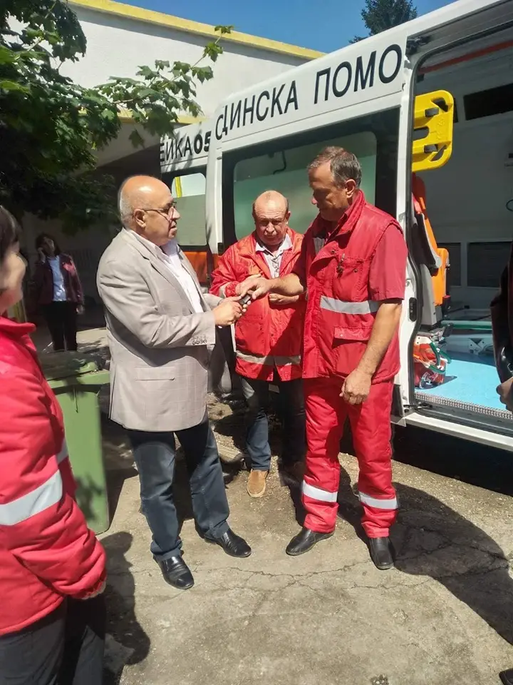 Нов реаномобил за Центъра за спешна медицинска помощ в град Сливо поле