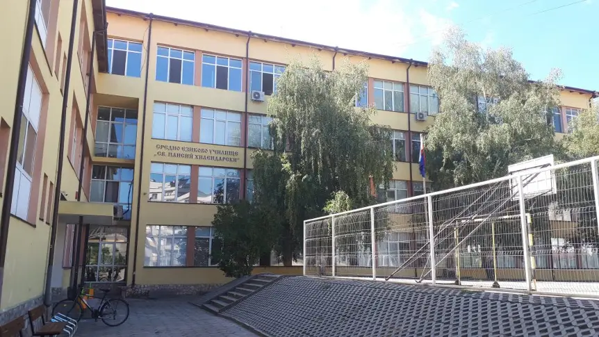 СЕУ„Св. Паисий Хилендарски“ Дупница се включва в националната инициатива "Купи книга, дари я на своето училище"