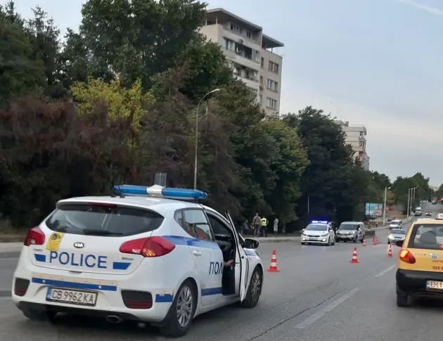 Неправилно пресичащи пешеходци пострадаха на централен булевард в Плевен