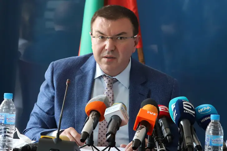 Министър Ангелов: Очаква се увеличение на средствата за спешни, психиатрични и белодробни отделения