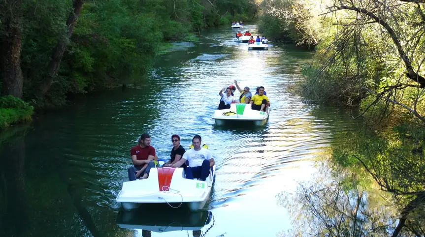 Хора в неравностойно положение се насладиха на река Златна Панега в разходка с водно колело/СНИМКИ/