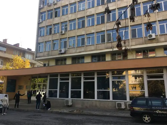 Трима учители от Дупница и 4 служители на НАП Кюстендил са сред новите заразени с Ковид 19