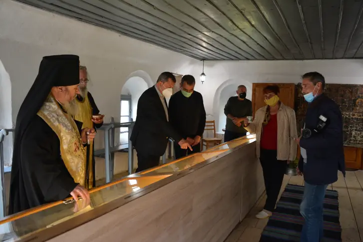 Митрополит Григорий освети нова музейна сбирка в павликенското село Горна Липница