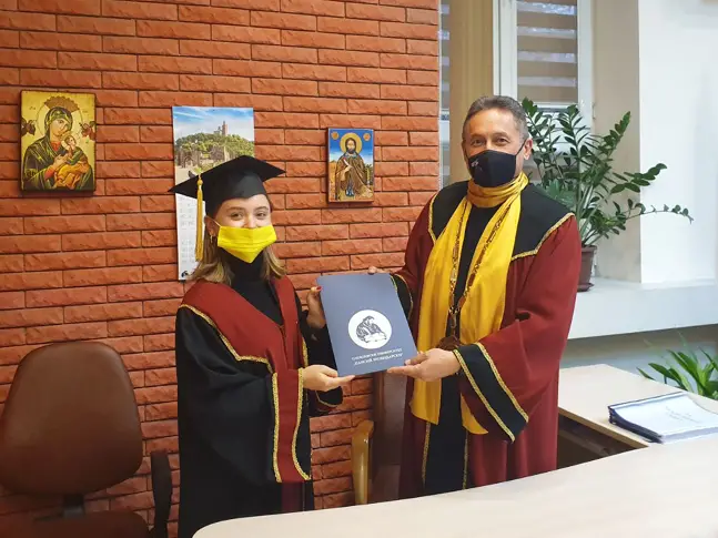 Студентка получи първата ректорска стипендия на ПУ