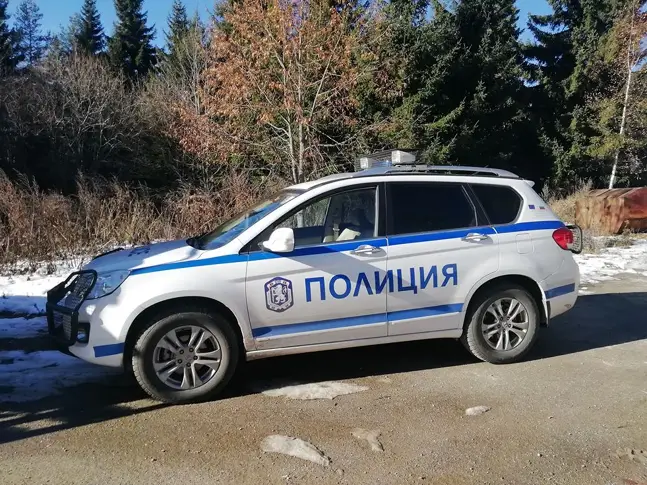 Заловиха двама мъже да шофират след употреба на алкохол и наркотици