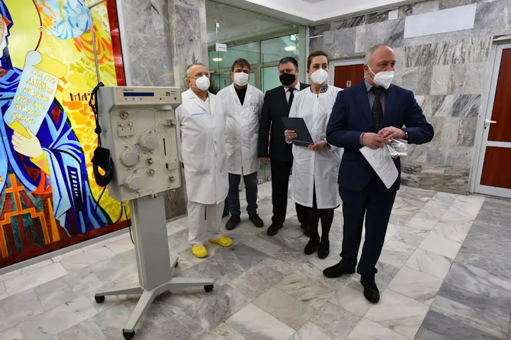 Прокурори и следователи дариха апаратура варненската болница „Света Марина"