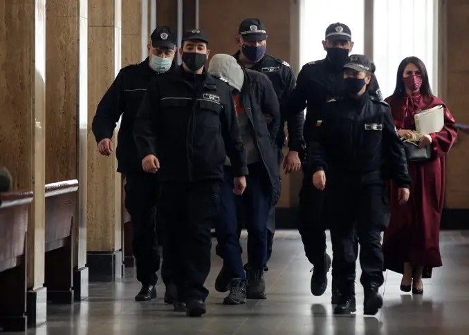 Оставиха в ареста обвинения за шпионаж полк. Петров