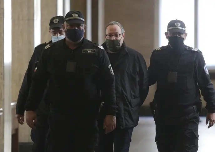 Трима от задържаните за шпионаж в полза на Русия остават в ареста