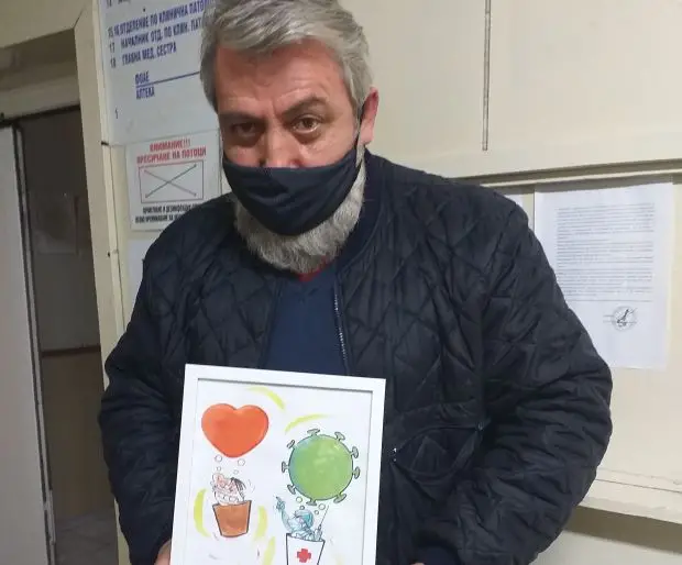 Художникът Валентин Георгиев с оригинален подарък за русенски лекари