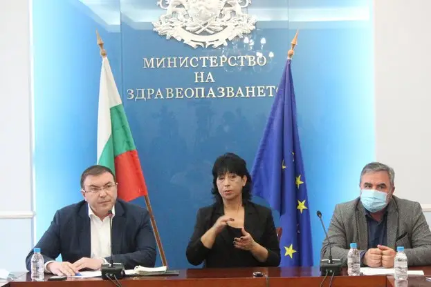 Разболелите се след първа доза ще слагат втората след 6 месеца
