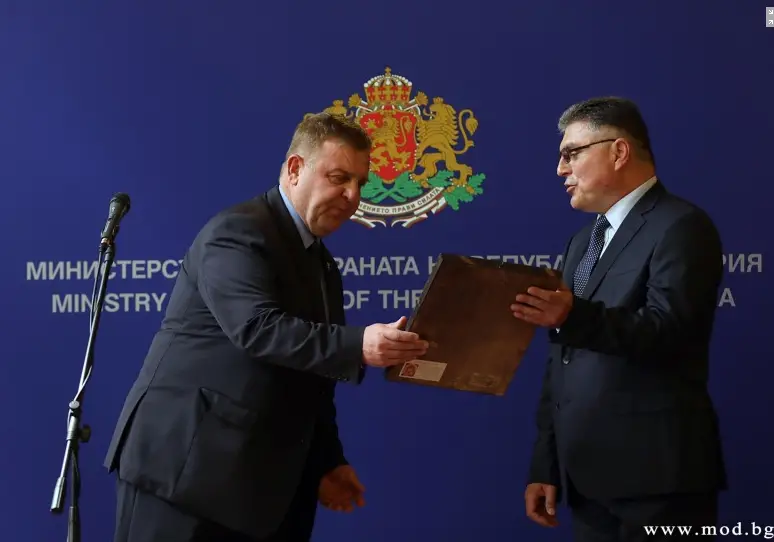 Служебният министър на отбраната Георги Панайотов прие поста от министър Каракачанов
