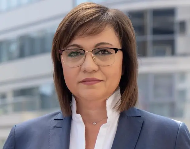 Нинова: Ако Слави Трифонов знае как гласуваха депутатите му, значи играе по чужда свирка