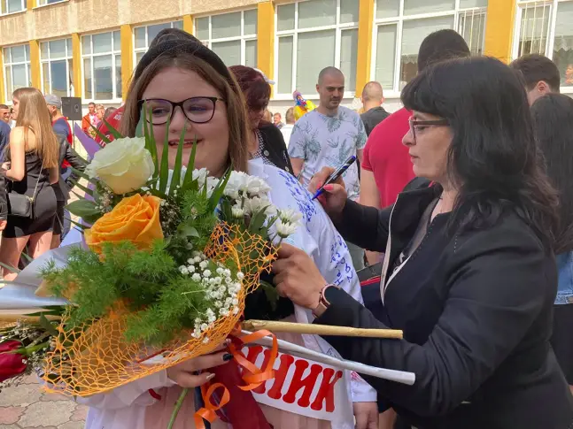 Каварна тържествено изпрати своите абитуриенти от Випуск 2021