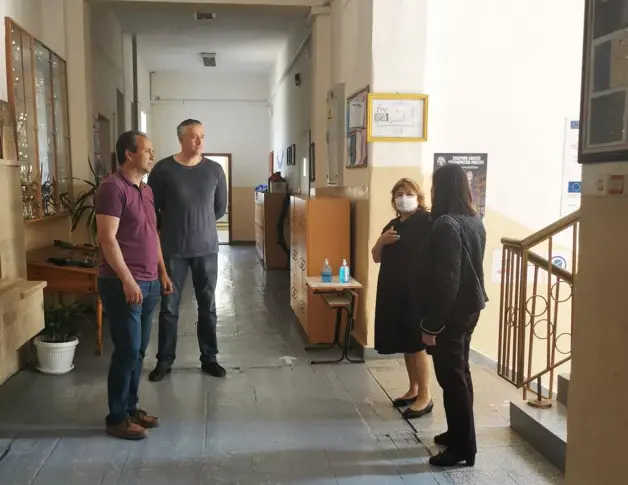 Ремонтират старата част на ОУ „Св. св. Кирил и Методий“ в Обзор